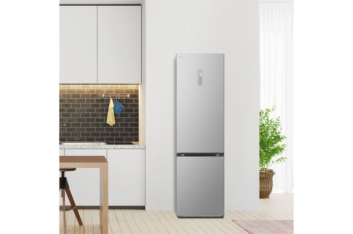 Immagine ambientata col frigorifero in una stanza