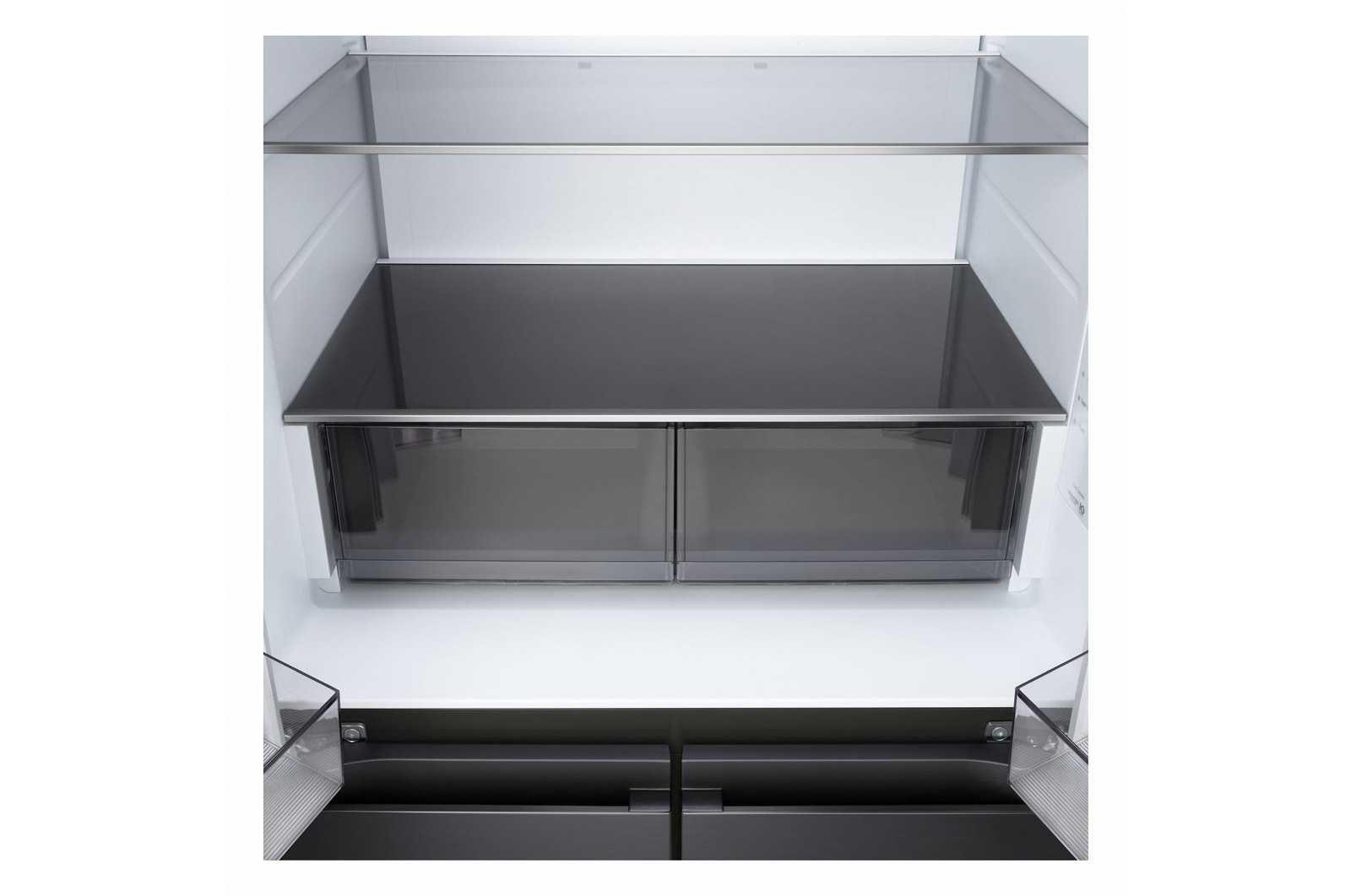 Frigorifero Multidoor Slim LG GMBS30SDEP con interno vuoto, ripiani in vetro e ampi cassetti inferiori.