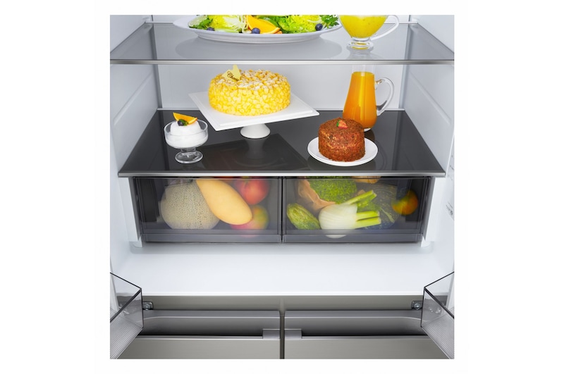 Frigorifero Multidoor Slim Instaview LG GMVS30SEPY con alimenti organizzati su più ripiani e cassetti inferiori trasparenti.