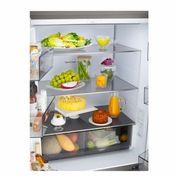 Frigorifero Multidoor Slim Instaview LG GMVS30SEPY con interno Pure N Fresh pieno di alimenti, ripiani in vetro, cassetti capienti e organizzazione ottimizzata dello spazio.