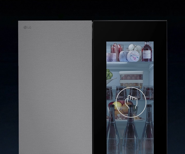 Un frigorifero LG InstaView con un'icona a forma di colpo sulla porta in vetro che indica la funzione di colpo alla vista.