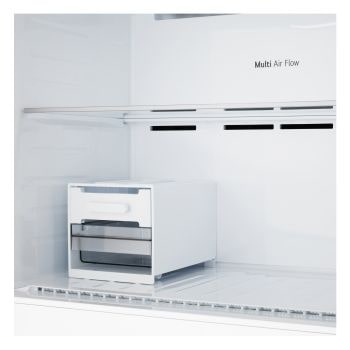 Foto del frigorifero LG GTFV61PYBQD con dettagli ripiani interni