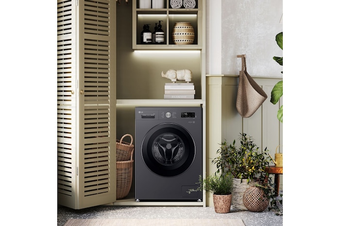 Cassetto del detersivo aperto con lavatrice vista dall'alto