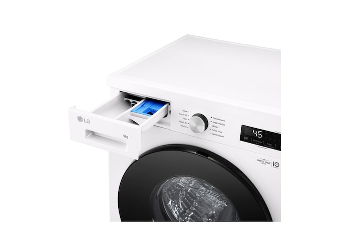 Lavatrice a tre quarti con oblò aperto