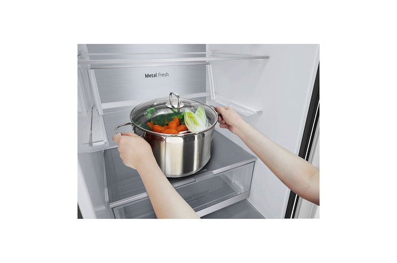 LG Frigorifero combinato | Classe A -12%, 384L | Wine Rack, Fresh Balancer & Converter, Centum System garantito 20 anni | Nero, GBB92MCB2P