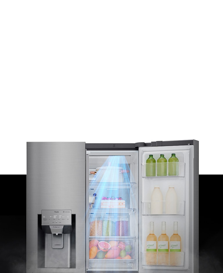 Immagine di un frigorifero con la porta destra aperta che mostra il suo contenuto. Viene raffigurato un flusso di aria fredda che proviene dalla bocchetta superiore, in modo da raffreddare anche il cibo che c'è sulle porte.