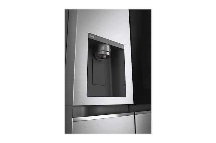 Deatatglio sul dispenser acqua del frigorifero Side-by-Side LG GSXV80PZLE