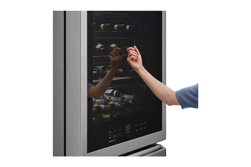 LG SIGNATURE Cantinetta vino InstaView | Classe E, 422L | Wi-Fi, Optimal Preservation Technology™, No frost | Inox satinato, LSR200W
