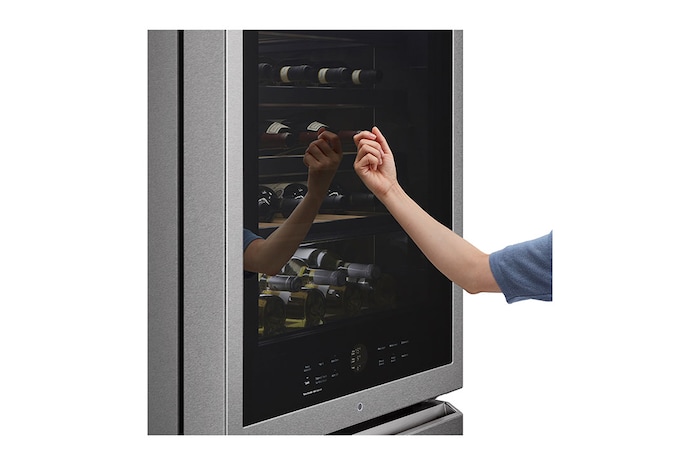LG SIGNATURE Cantinetta vino InstaView | Classe E, 422L | Wi-Fi, Optimal Preservation Technology™, No frost | Inox satinato, LSR200W