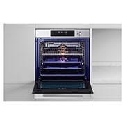 Foto frontale del forno con sportello aperto LG WSED7613S