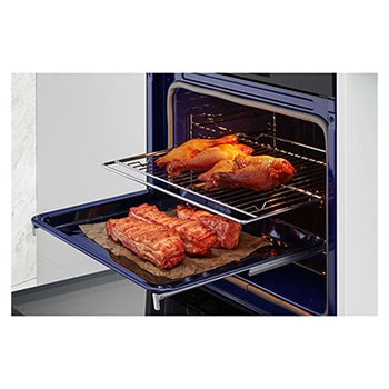 Foto del forno WSED7665B con degli alimenti