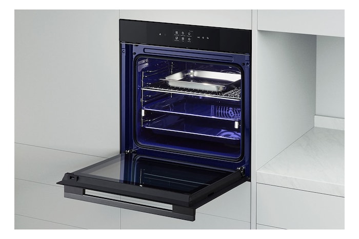 Foto angolata del forno aperto LG WSED7667M