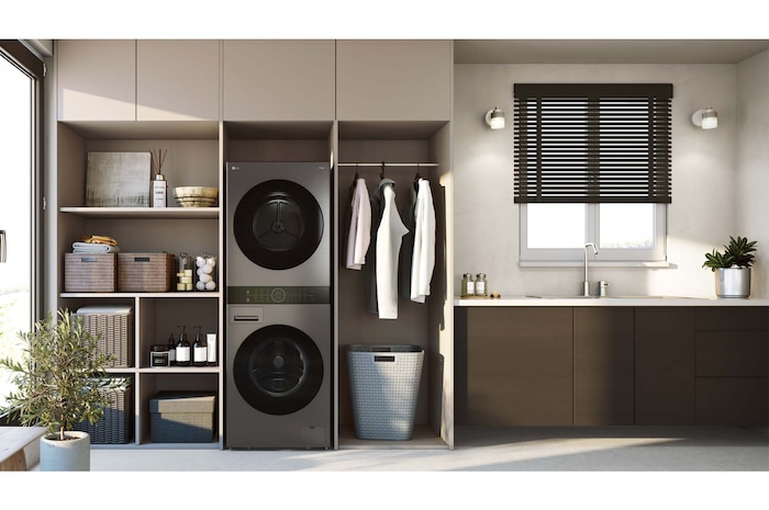 WashTower Colonna Bucato LG WT1210BBF installata in una lavanderia domestica moderna con armadiatura, ripiani e zona lavabo laterale.