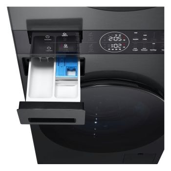 WashTower Colonna Bucato LG WT1210BBF con cassetto detersivo aperto e vano di carico in evidenza, vista frontale del pannello superiore.