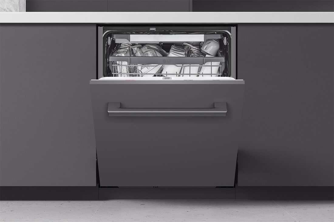 Foto frontale della lavastoviglie LG DB365TXS