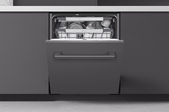 Foto frontale della lavastoviglie LG DB475TXS