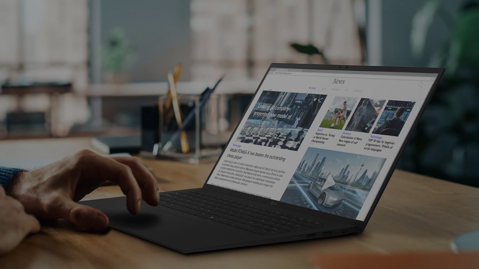Creare una postazione da smartworking per l’estate: immagine del laptop LG Gram