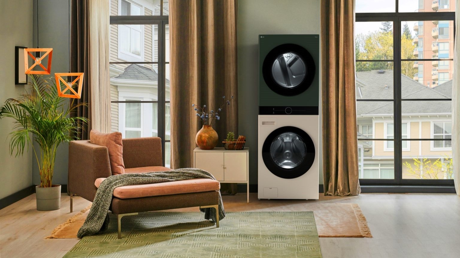 come lavare trapunta in lavatrice: immagine di un salotto con divano e coperta e washtower LG