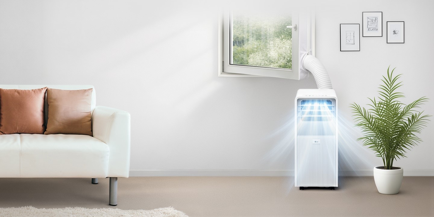 Condizionatore portatile LG Easy Cool in salotto, che rinfresca silenzioso l’ambiente, con l’apposito tubo di scarico dalla finestra