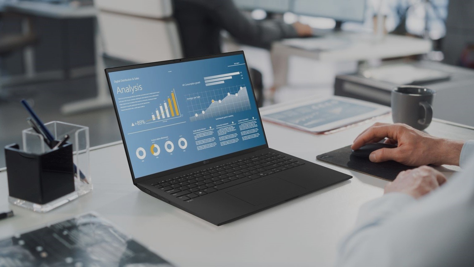 gadget e accessori per l’ufficio: immagine del laptop LG Gram