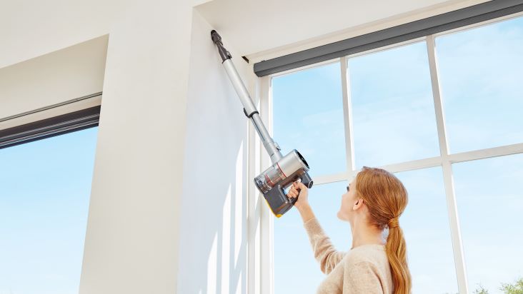 L'Aspirapolvere LG aiuta a pulire nei punti più diffiili della casa