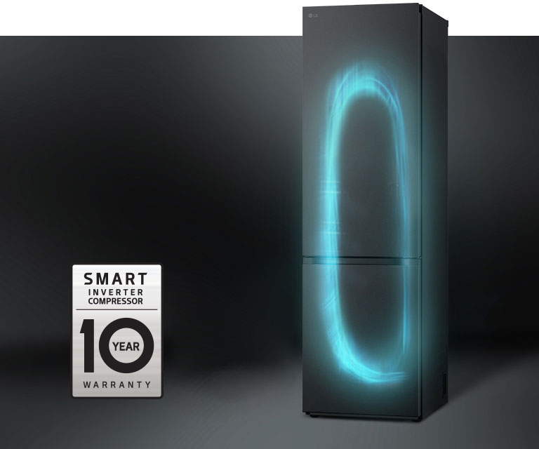 Immagine di un frigorifero con un flusso circolare azzurro al suo interno e i loghi dell'efficienza energetica e della garanzia di 10 anni sul compressore.