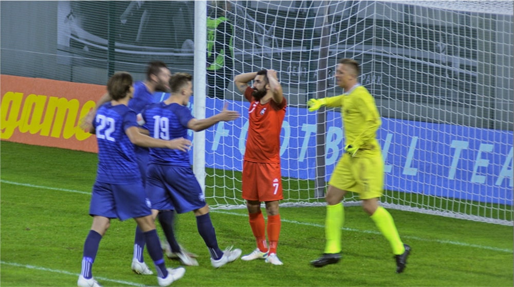 Una notifica per gli eventi sportivi viene mostrata nella parte inferiore dello schermo. Facendo clic su “Guarda” il canale passa a una partita di calcio.