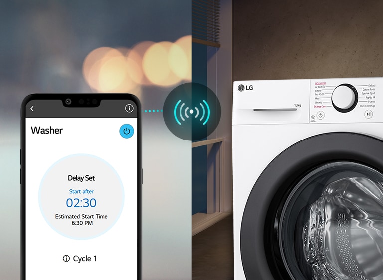 Smartphone imposta un lavaggio a distanza su una lavatrice LG bianca connessa tramite wifi, in un ambiente domestico.