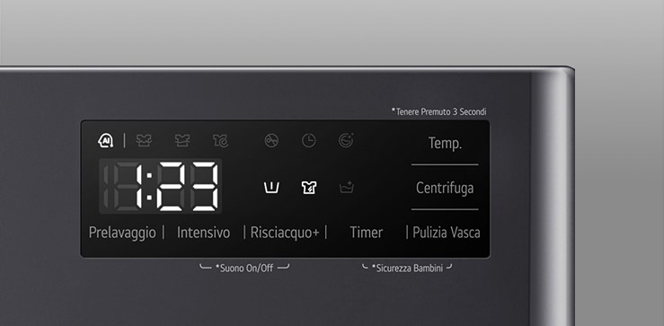 Dettaglio del pannello di controllo della lavatrice in cui si vede il display.