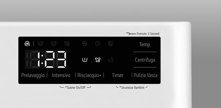 Dettaglio del pannello di controllo della lavatrice in cui si vede il display.