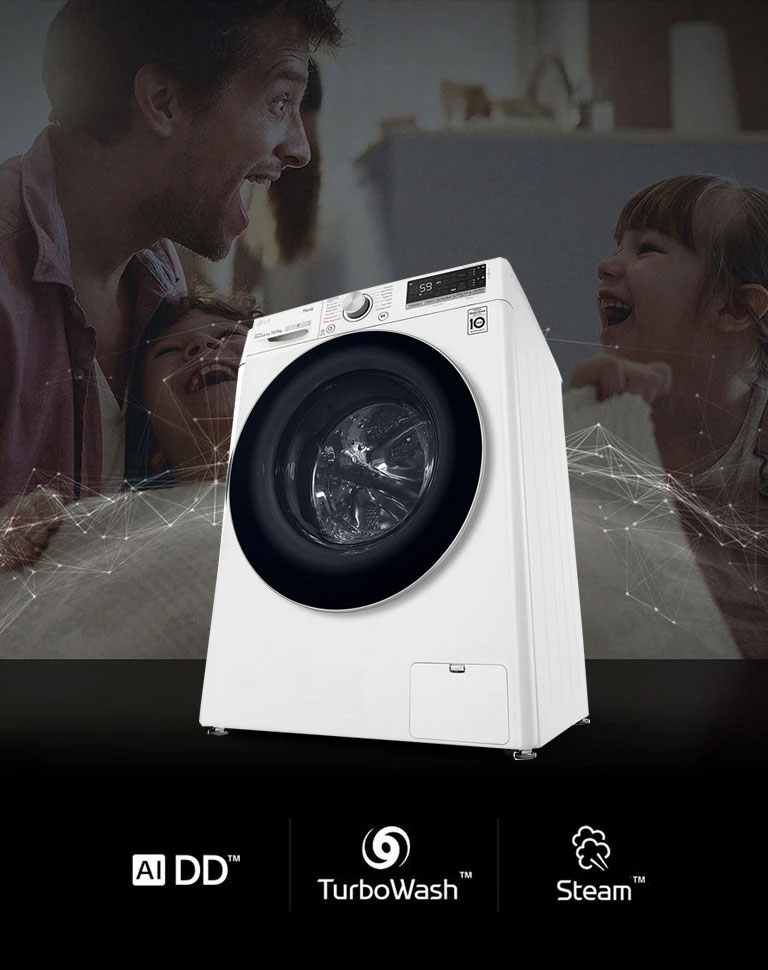 La lavatrice funziona sullo sfondo del padre e della figlia che ridono.