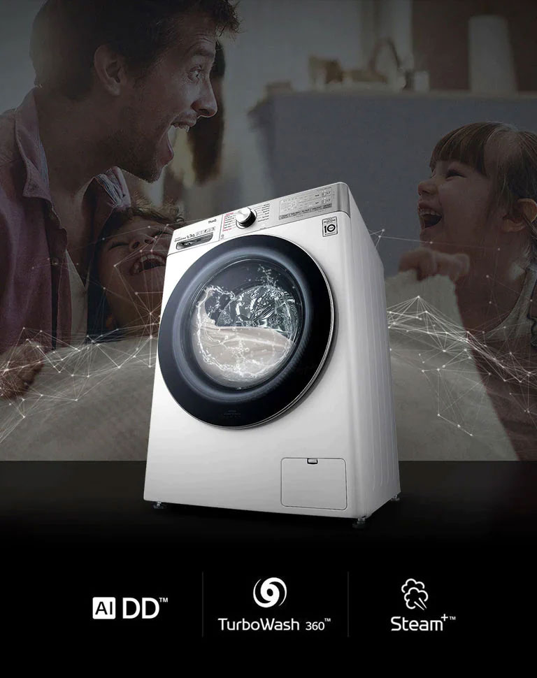 La lavatrice funziona sullo sfondo del padre e della figlia che ridono.