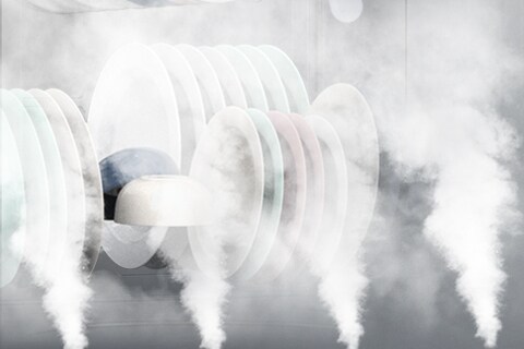 Immagine di 4 getti di vapore che finiscono direttamente sulle stoviglie.