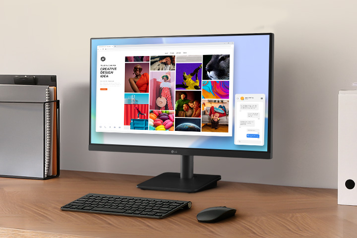 Il monitor IPS Full HD è presente sulla scrivania e mostra immagini a colori chiare e precise sul suo schermo.