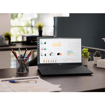 Notebook Gram Pro su scrivania 16Z90TP-K.AA78D