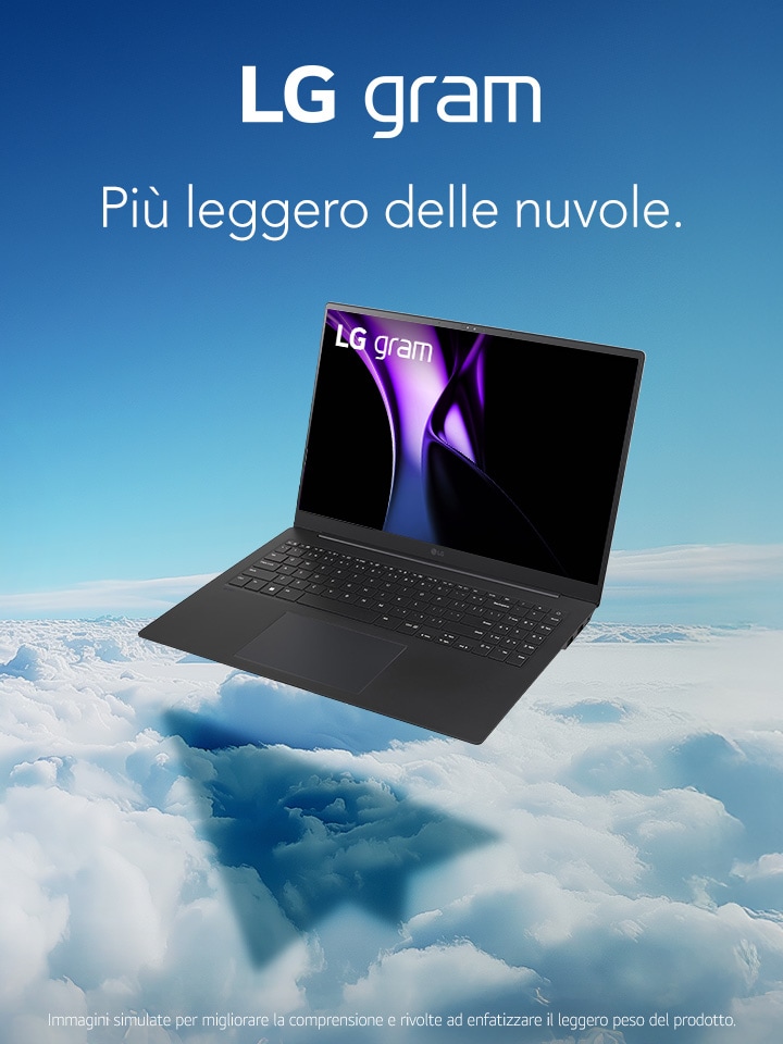 Un uomo cammina con il suo LG gram.