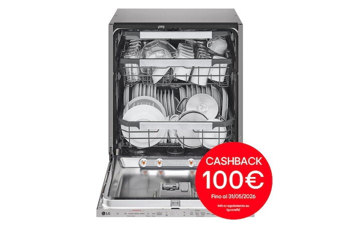 Vista frontale della lavastoviglie LG QuadWash con la porta semiaperta e piena di stoviglie con cashback