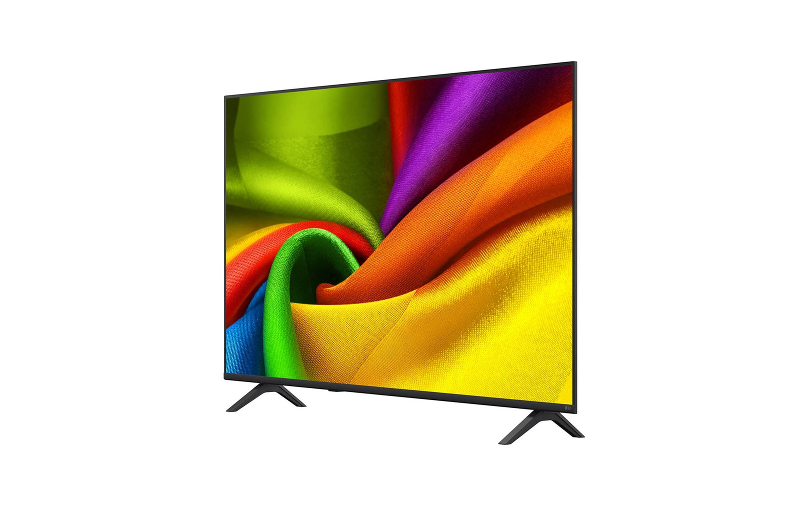 LG NANO 4K UHD AI NU85が、SDRとHDR10 Proを比較する分割風景画像でHDR10 Proの性能を示している。夕焼けの湖のシーンにおいて、より明るいハイライト、より深い陰影、強化されたコントラストを実現し、豊かなディテールと明瞭さを実現している。