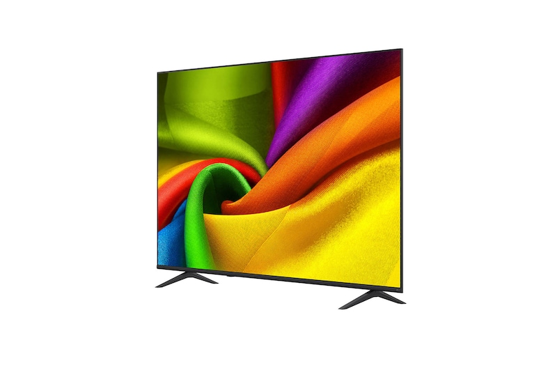 LG NANO 4K UHD AI NU85が、SDRとHDR10 Proを比較する分割風景画像でHDR10 Proの性能を示している。夕焼けの湖のシーンにおいて、より明るいハイライト、より深い陰影、強化されたコントラストを実現し、豊かなディテールと明瞭さを実現している。