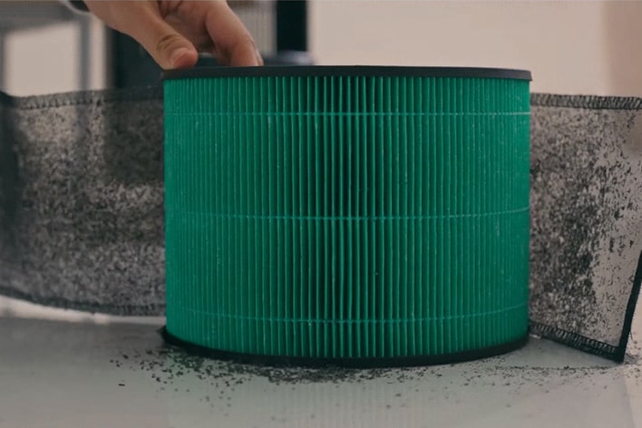 フィルターの簡単なホコリ掃除方法を紹介する短い動画