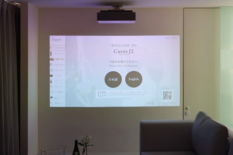 ホテルシステムのトップ画面。ボタンのデザイン​なども含めて、すべてがオリジナルです​