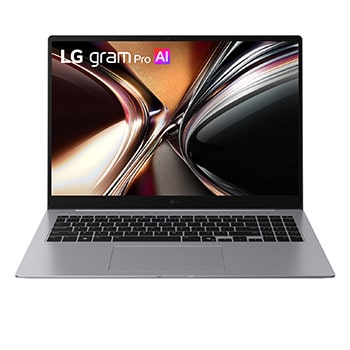 明るい背景の上に、軽量なノートパソコンが2台並んで表示されている画像。1台のノートパソコンは、スリムでコンパクトな背面デザインが強調されるように斜めに配置され、もう1台は開いた状態で、薄くて軽量なボディが強調されています。下部には主な仕様が表示されています。