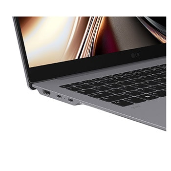 青から紫へのグラデーション背景の中に Intel® Core™ Ultra プロセッサーが配置され、その背後に大きな半透明の「AI」という文字が重ねて表現されている画像。