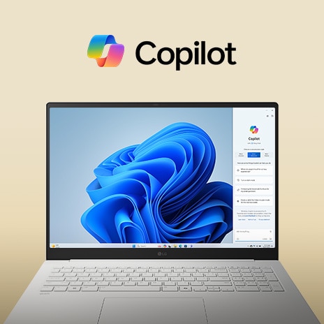 スクリーンの上にWindows Copilotロゴ、ディスプレイにWindows Copilotのインターフェースを表示したノートパソコン。大型画面を備えた美しいデザインと、バックグラウンドのWindows 11インターフェースを示している。