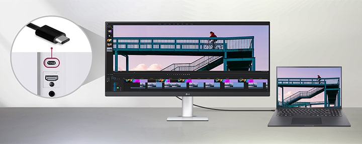 USB Type-CケーブルでノートパソコンとLGのウルトラワイドモニターが接続されている。モニター背面のUSB-Cポートをクローズアップした映像と、両方の画面に表示されている動画編集ソフトの様子が描かれている。