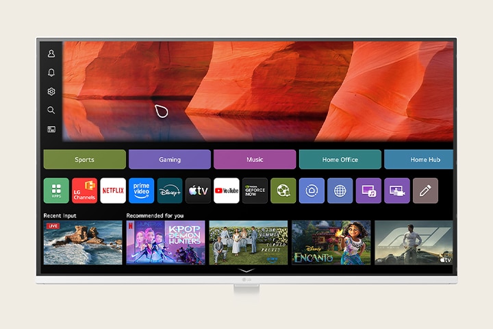 LGスマートモニターがwebOSのホームインターフェースにストリーミングサービスの中のLG Channelsアプリケーションを表示し、コンテンツのおすすめ、スポーツ、ゲーム、音楽、ホームハブのカテゴリを示し、スマートTVスタイルのナビゲーションと内蔵ストリーミング体験を強調しています