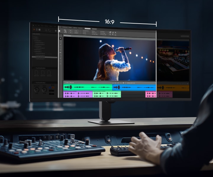LG Smart Monitorが、タイムライン、カラーグレーディングツール、サウンドミキシングインターフェースを備えたプロフェッショナルなビデオおよびオーディオ編集ワークスペースを表示。スピーカーとキーボードを備えたクリエイティブスタジオのセットアップで、コンテンツ制作やマルチメディア作業に対応します。