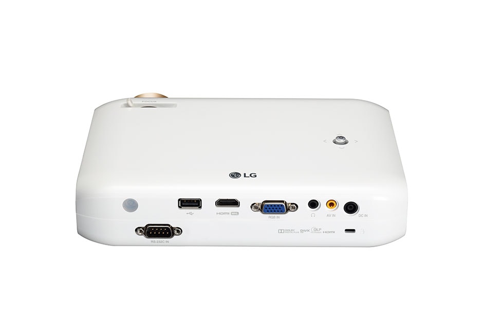 100インチの大画面で映像を。使い方いろいろLEDプロジェクター