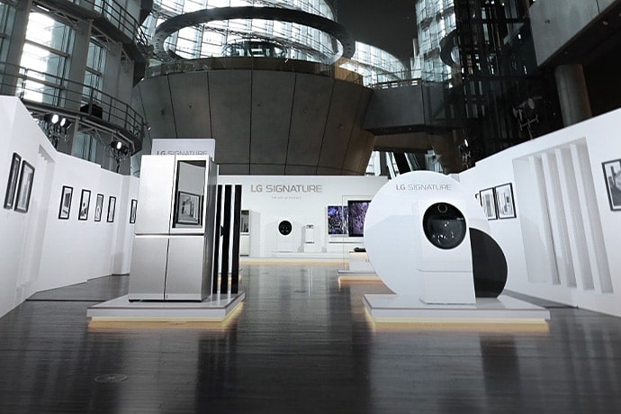 LG SIGNATURE製品は、ローンチイベントが開催された東京の国立新美術館に展示されています		