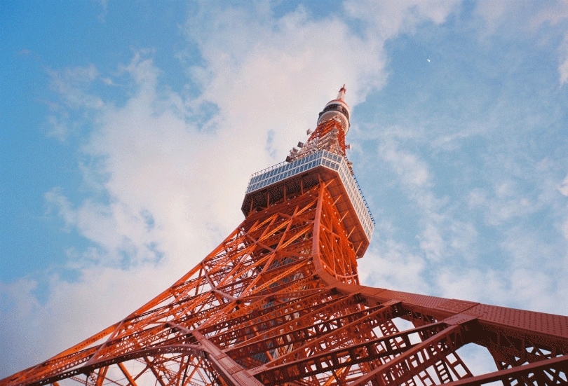 「東京タワーでお仕事をした時に気付いたのが、東京に20年住んでいるのに、真下から見たのは初めてだな、と。20年越しの記念すべき写真です(笑)」。